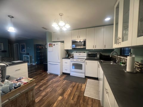 Well stocked kitchen. Ice maker works great 