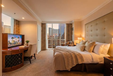 Las Vegas Strip View — King Suite, 7th Floor, Private Ensuite, Panoramic City Sightline