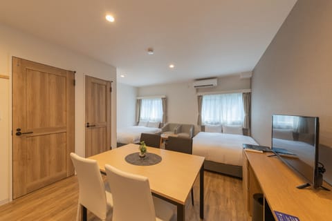 Deluxe Twin Room, Non Smoking | Down comforters, free WiFi, bed sheets