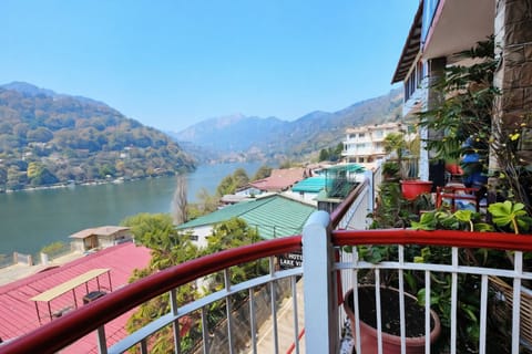 Deluxe Double Room, Multiple Beds, Lake View | Hypo-allergenic bedding, desk, laptop workspace, soundproofing