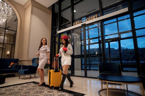 Lobby lounge