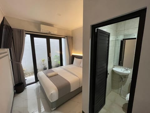 Superior Room | Bathroom | Shower, rainfall showerhead, towels, soap