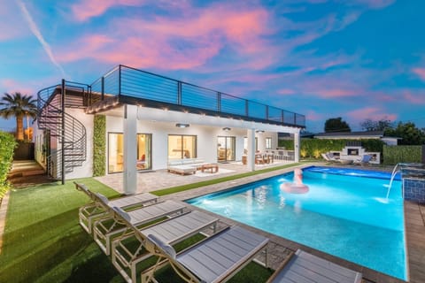 House | 4 bedrooms, desk, high-speed internet