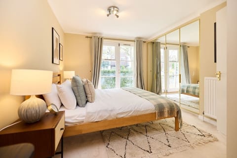 Apartment (2 Bedrooms) | 2 bedrooms, iron/ironing board, bed sheets