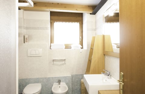 Free toiletries, bidet, towels