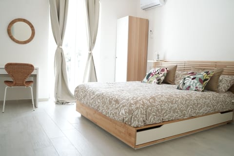 Room, City View | Desk, free WiFi