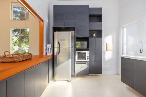 Deluxe House, 3 Bedrooms, Private Pool | Private kitchen | Fridge, microwave, oven, stovetop