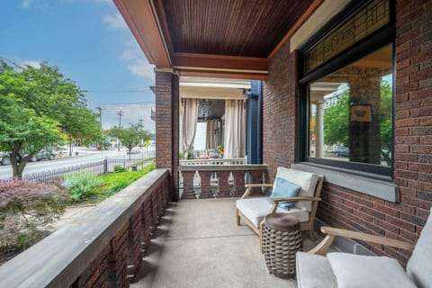 House, Multiple Beds, Hot Tub, Garden View (Doctor’s Retreat w/ Hot Tub) | Terrace/patio