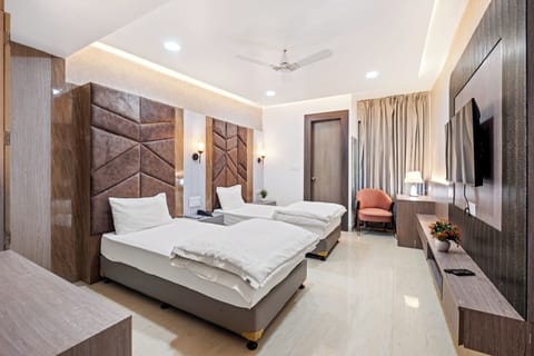 Double or Twin Room | Desk, laptop workspace, iron/ironing board, free WiFi