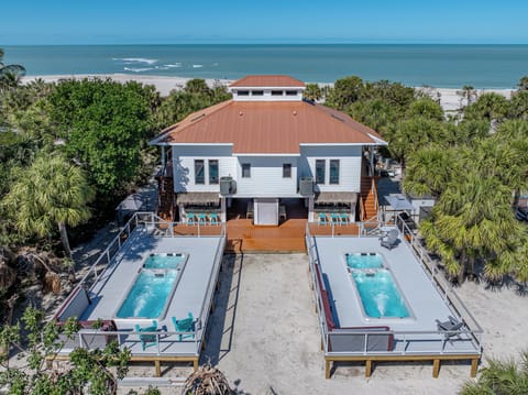 Welcome to the Turtle and Piper Shores - Double the fun - sleeps 13 in beds