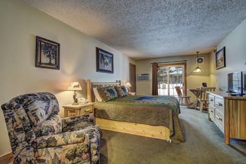 Deluxe Single Room, Lake View | Desk, blackout drapes, iron/ironing board, free WiFi