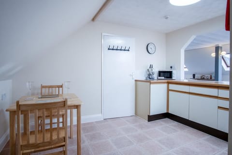 The Penthouse - 1 Bedroom Penthouse - Milford Haven (25180)