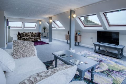 The Penthouse - 1 Bedroom Penthouse - Milford Haven (25193)