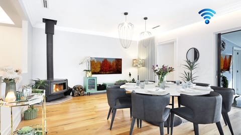 Amoré Bowral | Dining room | Fireplace | Smart TV