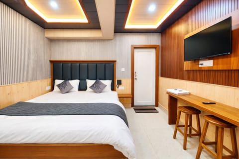 Deluxe Double Room | Desk, soundproofing, free WiFi, bed sheets