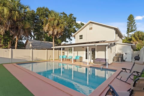 Bradenton Vacation Rental | 4BR | 2BA | 2,219 Sq Ft | 2 Steps Required