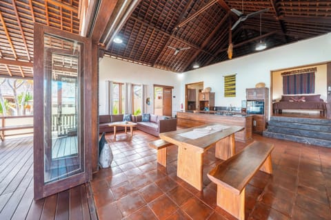 Villa, 2 Bedrooms, Ocean View | Dining room