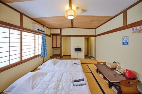 Standard triple room, no mountain view | Free WiFi