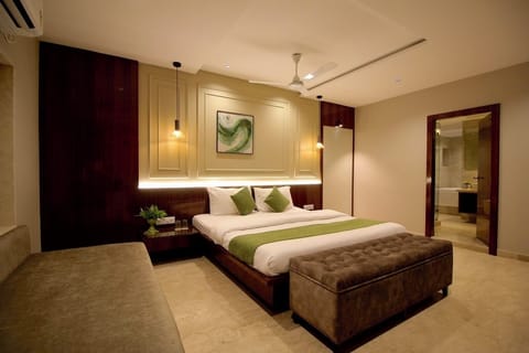 Presidential Room | Bathroom | Towels, soap, shampoo, toilet paper