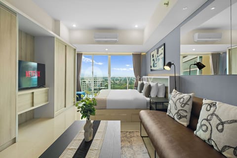 Studio, 1 King Bed, City View | Iron/ironing board, free WiFi
