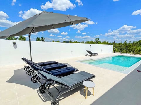 Door, Composite Material, Column, Concrete, Estate, Shade, Design, Villa, Arcade, Swimming Pool