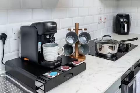 House | Private kitchen | Electric kettle, toaster