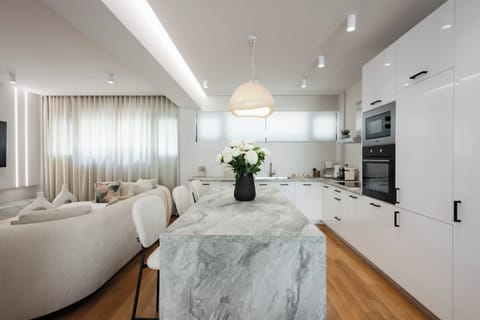 Luxury Apartment | Private kitchen | Espresso maker, coffee/tea maker, electric kettle, toaster