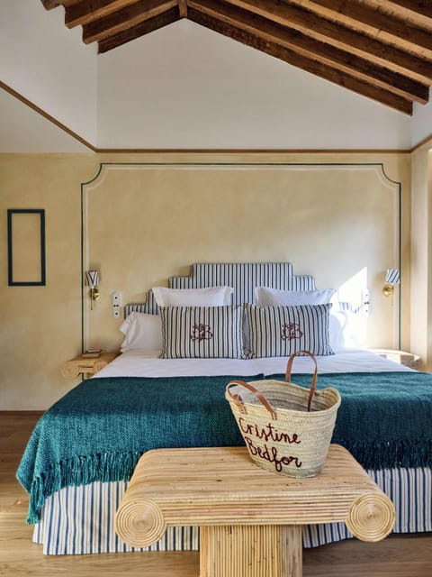 Premium bedding, down comforters, in-room safe, desk