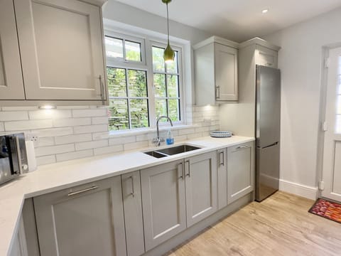 Kitchen sink and fridge freezer Coswarth Cottage Holiday Cottage, Padstow, North Cornwall