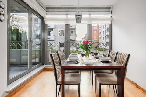 Comfort Apartment, City View | In-room dining