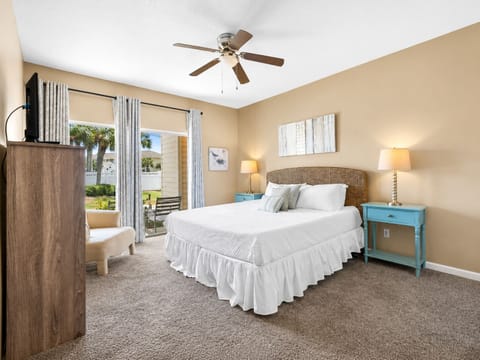 Cozy coastal retreat Master bedroom