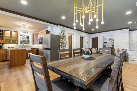 Modern Kitchen and Dining Combo