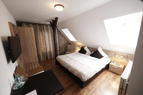 Desk, laptop workspace, free WiFi