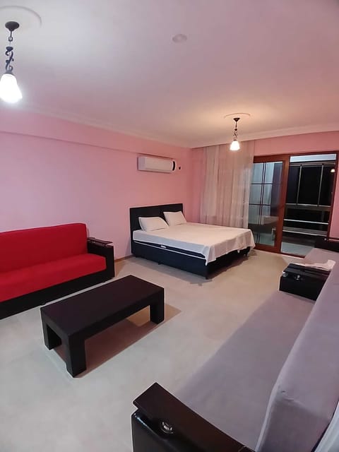Comfort Apartment, Balcony, Courtyard View | 2 bedrooms, premium bedding, Select Comfort beds, blackout drapes
