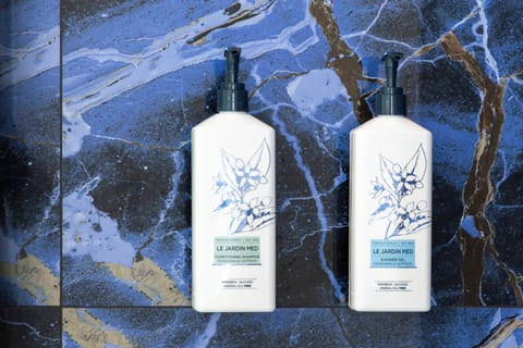 DELUXE DOUBLE ROOM WITH SEA VIEW | Bathroom | Shower, free toiletries, hair dryer, bidet