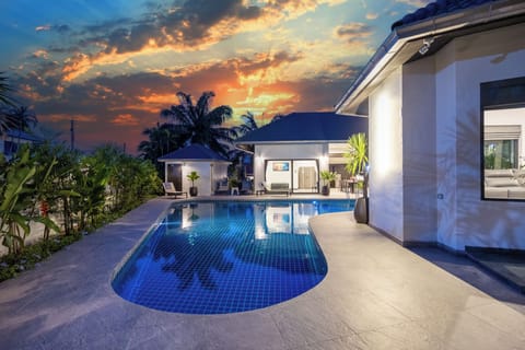 6 bedrooms, in-room safe, free WiFi, bed sheets