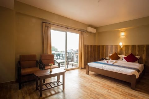 Deluxe Double Room | In-room safe, desk, laptop workspace, soundproofing
