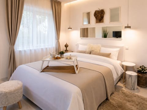 City Apartment, Park View | Blackout drapes, iron/ironing board, free WiFi, bed sheets