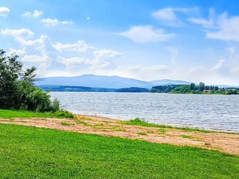 Sky, Blue, Water, Water Resources, Body Of Water, Cloud, Green, Nature, Natural Landscape, Horizon