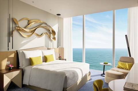 Deluxe King Oceanfront | Free minibar, in-room safe, desk, laptop workspace