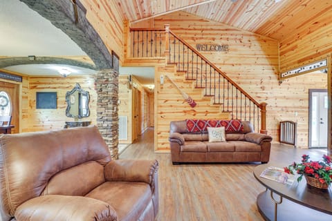 House (5 Bedrooms) | Interior