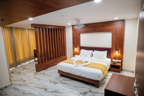 Individually furnished, desk, laptop workspace, free WiFi