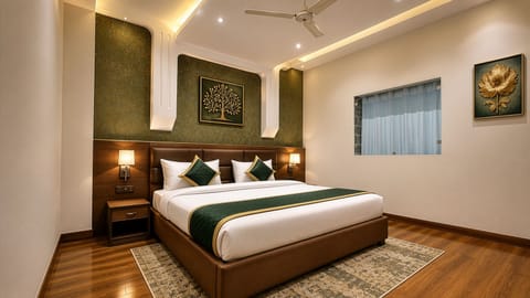 Luxury Room | Desk, laptop workspace, WiFi (free), bed sheets