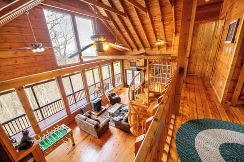 Mountain Memories 2's cozy living area