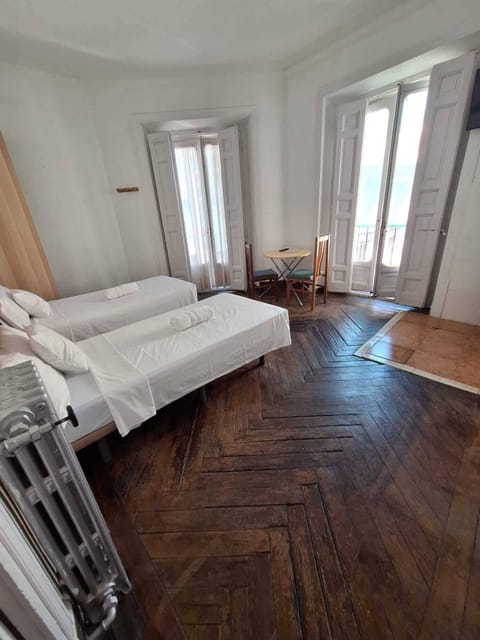 Basic Twin Room, Shared Bathroom | WiFi (free)