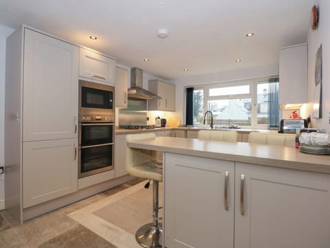 Fridge, microwave, dishwasher, toaster