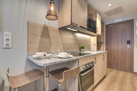 Basic Single Room | Private kitchen | Fridge, microwave