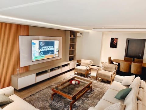 Comfort Apartment, Balcony, City View | Living area