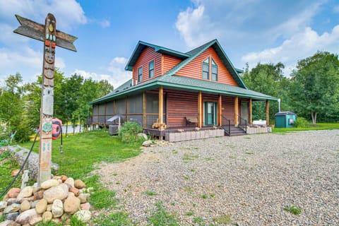 Mora Vacation Rental | 3BR | 3BA | 4 Steps to Enter | Multi-Level Home