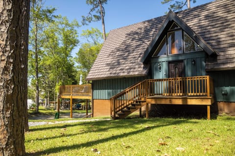 Puerto Chalet - on the bayou close to the beach, golf course, and Ocean Springs!